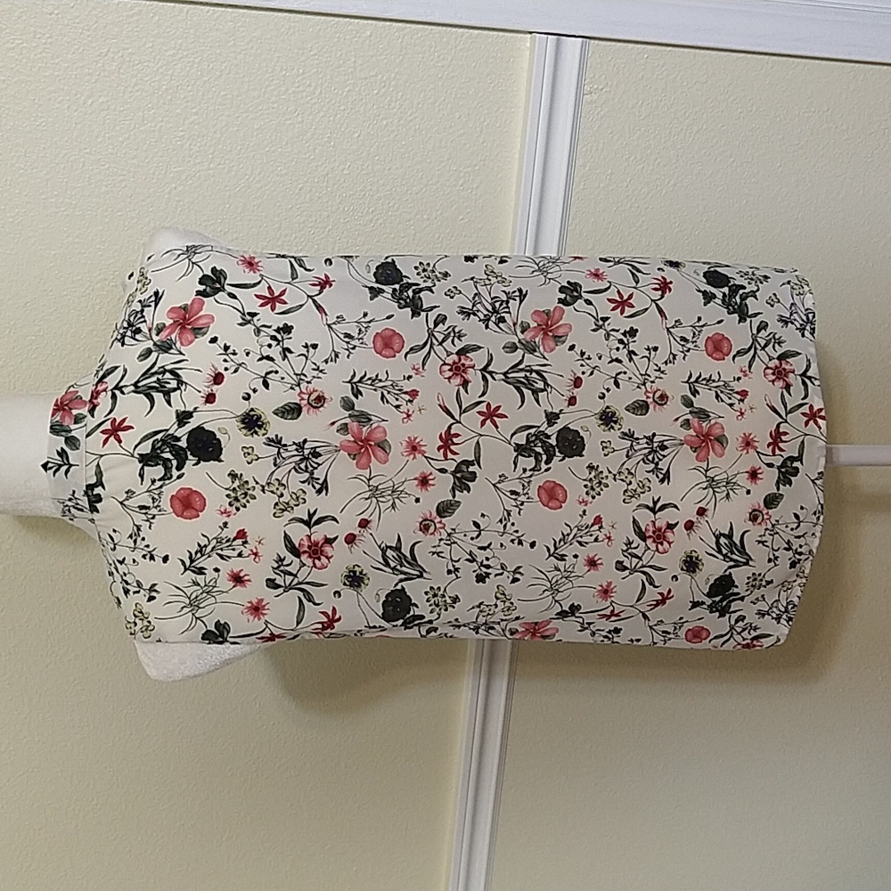 Forever21 Floral Sleeveless Blouse - Picture 3 of 5